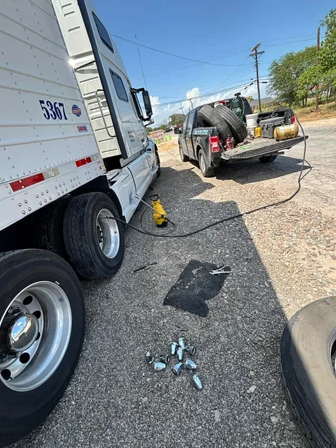 Semi truck roadside call &mdash; Sam&rsquo;s Tire Service