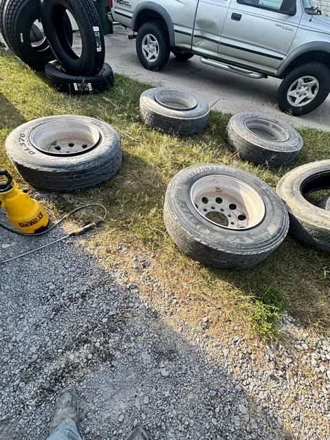 Tires & wheels lined up &mdash; Sam&rsquo;s Tire Service
